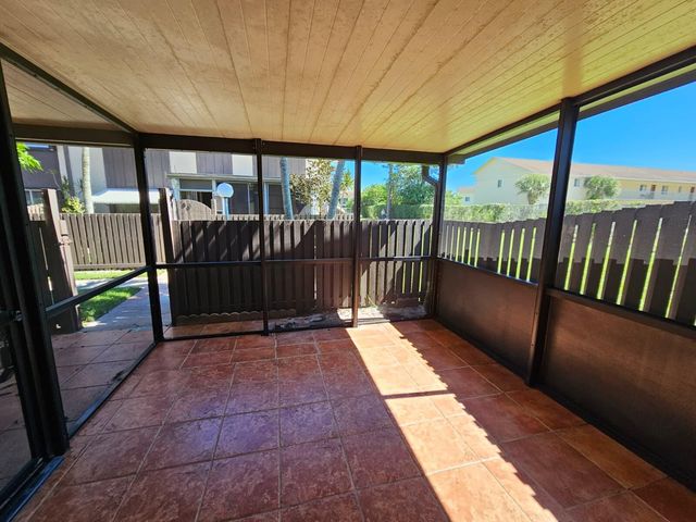 2148 Sherwood Forest Boulevard 4, West Palm Beach, FL 33415