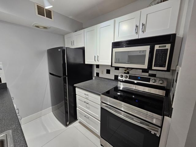 2148 Sherwood Forest Boulevard 4, West Palm Beach, FL 33415