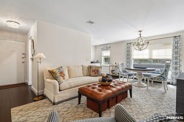 364 Ridgewood Avenue 3, Ridgewood, NJ 07450