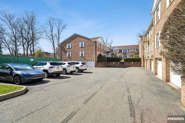 364 Ridgewood Avenue 3, Ridgewood, NJ 07450