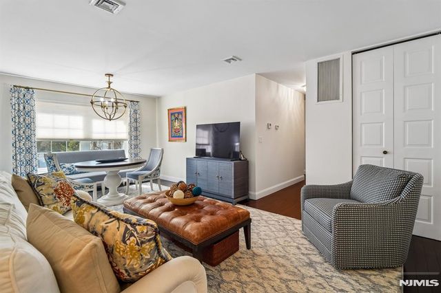 364 Ridgewood Avenue 3, Ridgewood, NJ 07450