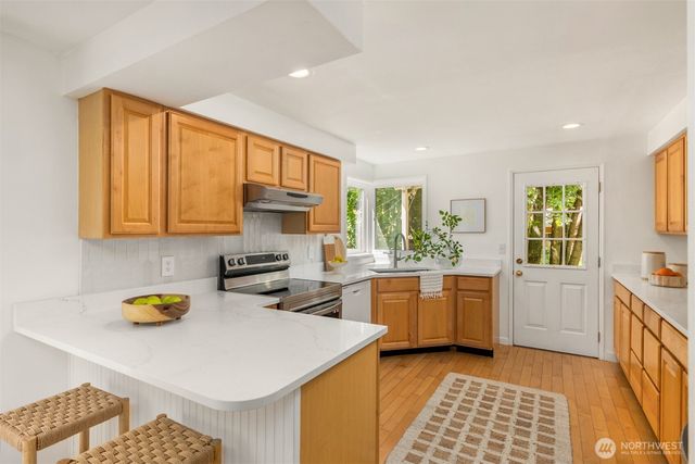 8980 Bay Street NE, Bainbridge Island, WA 98110