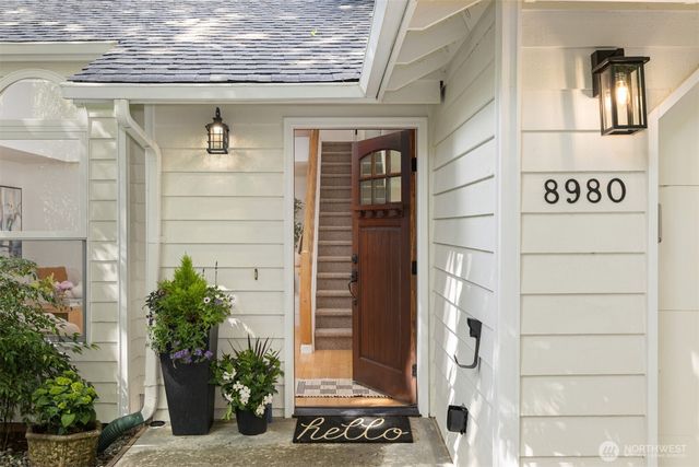 8980 Bay Street NE, Bainbridge Island, WA 98110