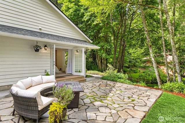 8980 Bay Street NE, Bainbridge Island, WA 98110