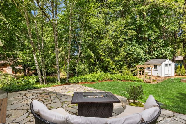 8980 Bay Street NE, Bainbridge Island, WA 98110