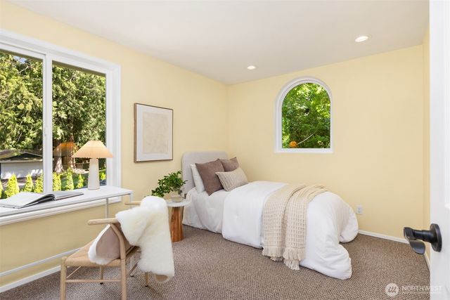 8980 Bay Street NE, Bainbridge Island, WA 98110