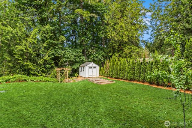 8980 Bay Street NE, Bainbridge Island, WA 98110