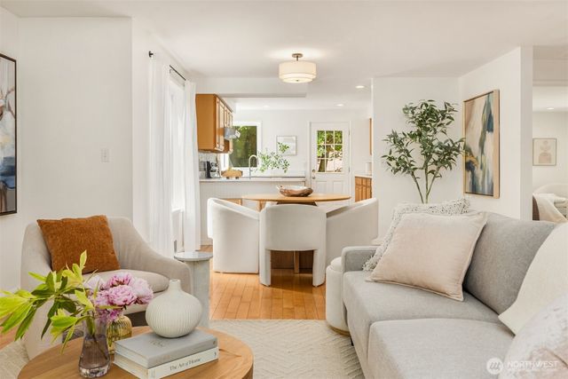 8980 Bay Street NE, Bainbridge Island, WA 98110