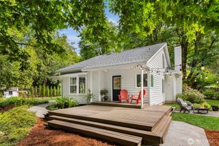 8980 Bay Street NE, Bainbridge Island, WA 98110