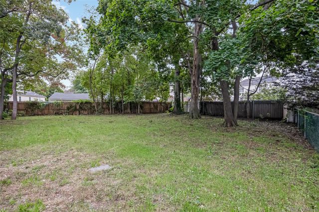 1182 E 3rd Avenue, Bay Shore, NY 11706
