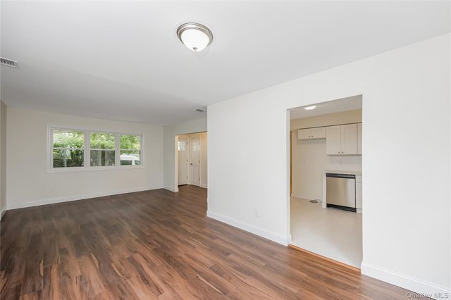 1182 E 3rd Avenue, Bay Shore, NY 11706
