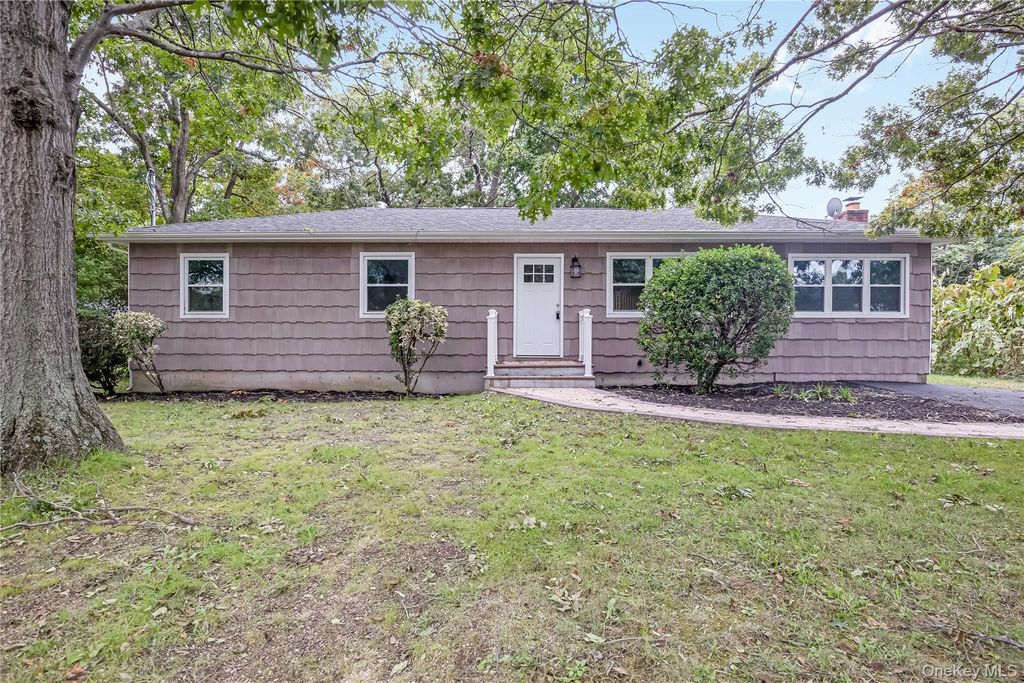 1182 E 3rd Avenue, Bay Shore, NY 11706