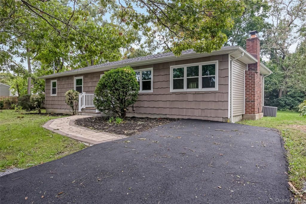 1182 E 3rd Avenue, Bay Shore, NY 11706 — photo 2