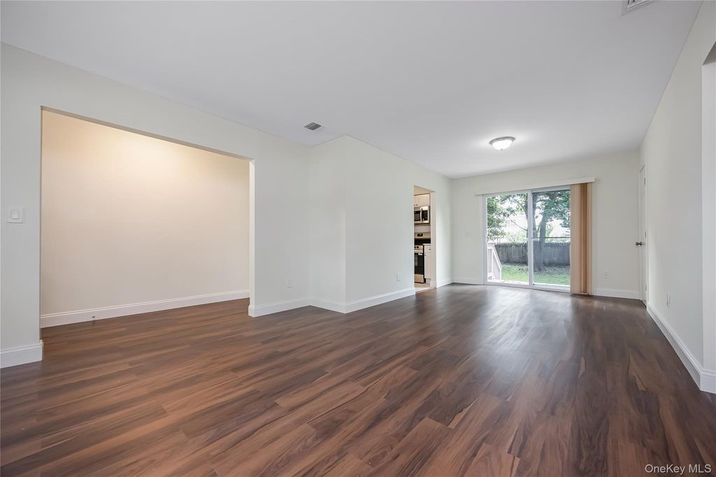 1182 E 3rd Avenue, Bay Shore, NY 11706 — photo 4
