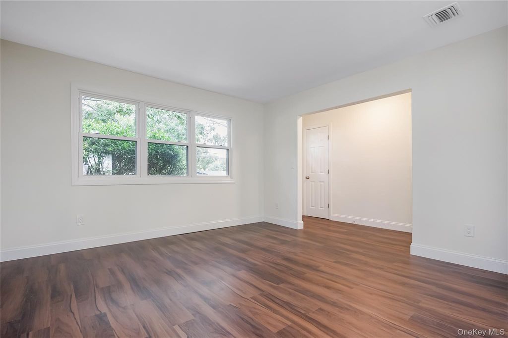 1182 E 3rd Avenue, Bay Shore, NY 11706 — photo 5