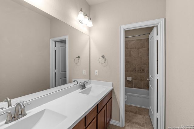 944 Raceland Rd, San Antonio, TX 78245