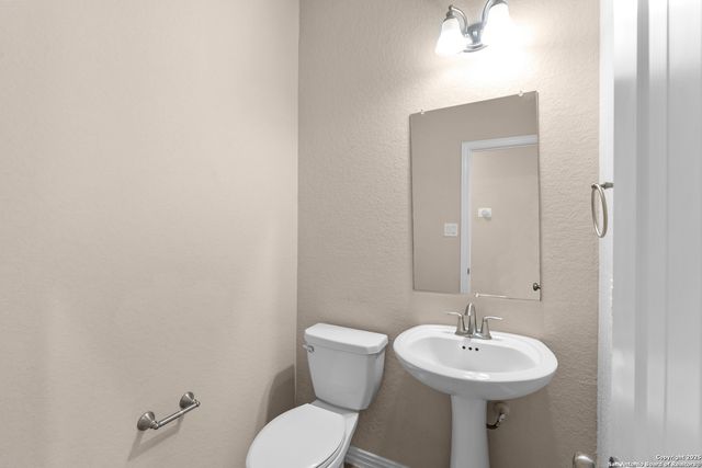 944 Raceland Rd, San Antonio, TX 78245