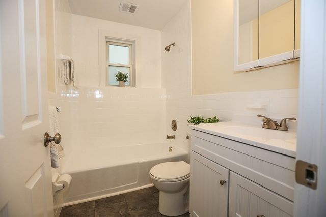 8-A Mayberry Dr 1, Westborough, MA 01581