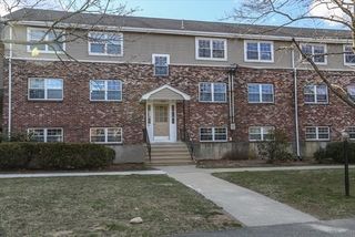 8-A Mayberry Dr 1, Westborough, MA 01581