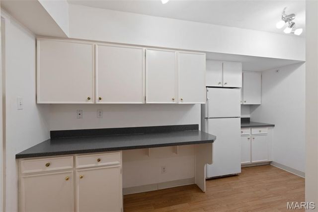 900 S Hanley Road 11B, Clayton, MO 63105