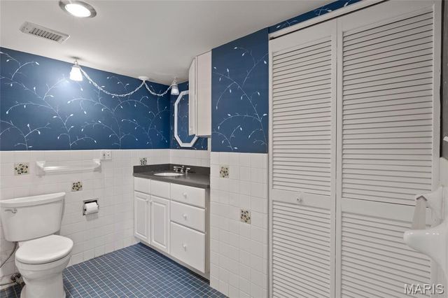 900 S Hanley Road 11B, Clayton, MO 63105