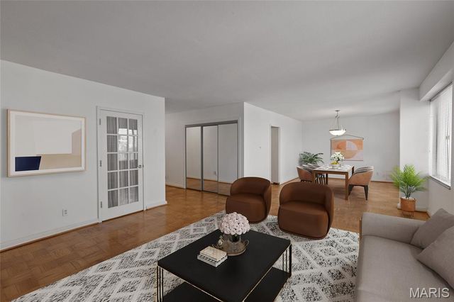 900 S Hanley Road 11B, Clayton, MO 63105