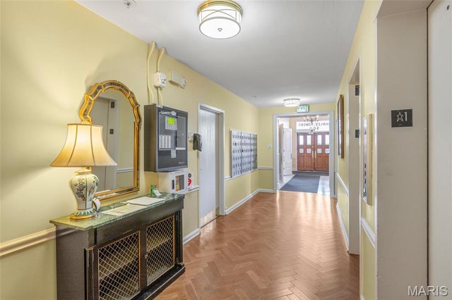 900 S Hanley Road 11B, Clayton, MO 63105