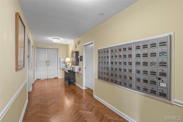 900 S Hanley Road 11B, Clayton, MO 63105