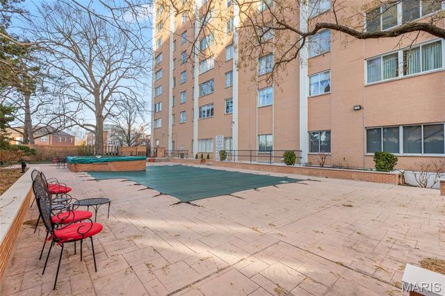 900 S Hanley Road 11B, Clayton, MO 63105