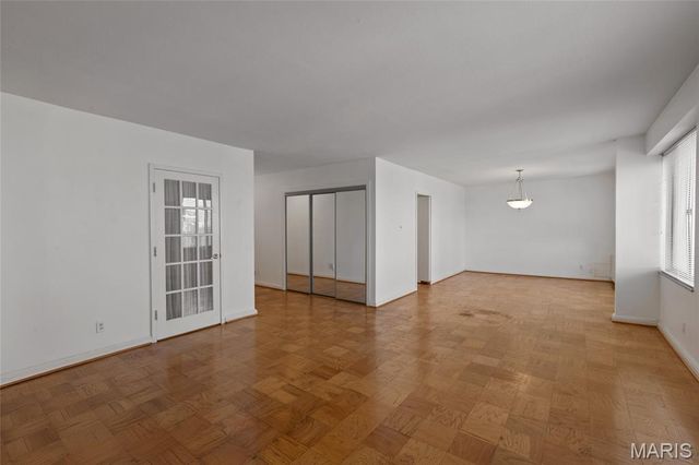 900 S Hanley Road 11B, Clayton, MO 63105