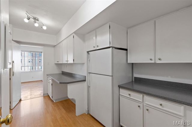 900 S Hanley Road 11B, Clayton, MO 63105