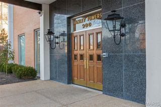 900 S Hanley Road 11B, Clayton, MO 63105