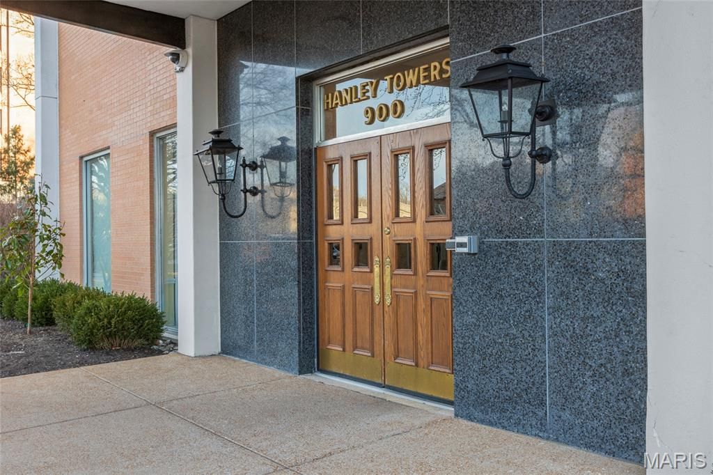 900 S Hanley Road 11B, Clayton, MO 63105