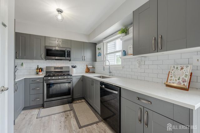 97 brookview Circle, Jamesburg, NJ 08831