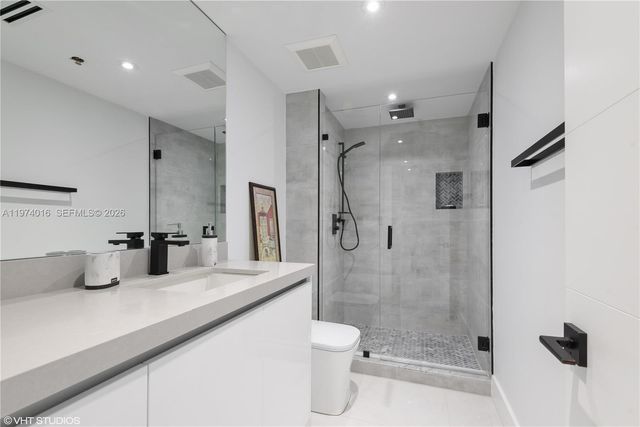 19707 Turnberry Way 28J, Aventura, FL 33180