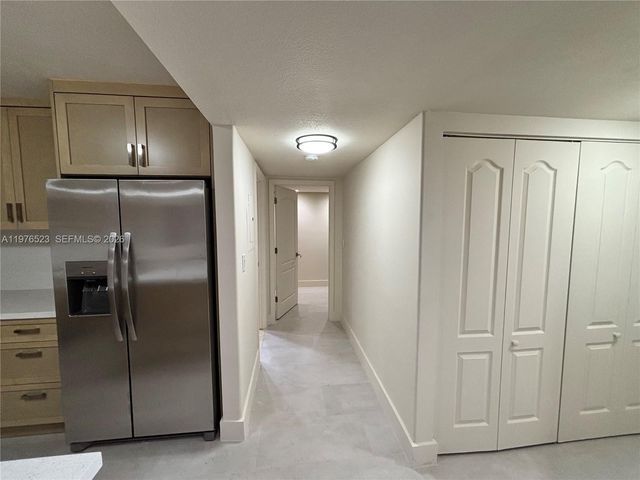 605 Ives Dairy Rd 102-7, Miami, FL 33179