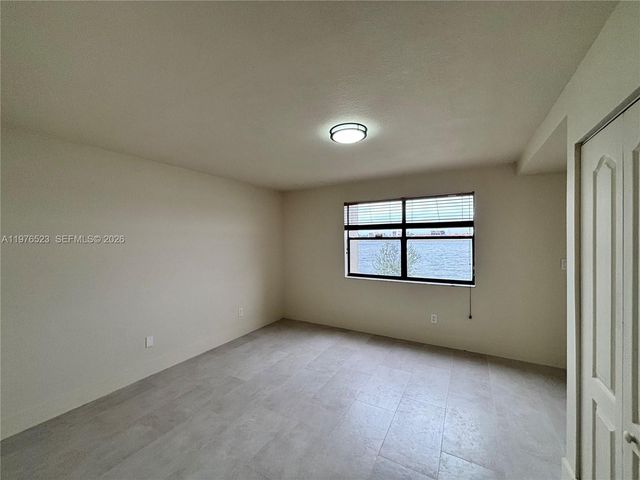 605 Ives Dairy Rd 102-7, Miami, FL 33179