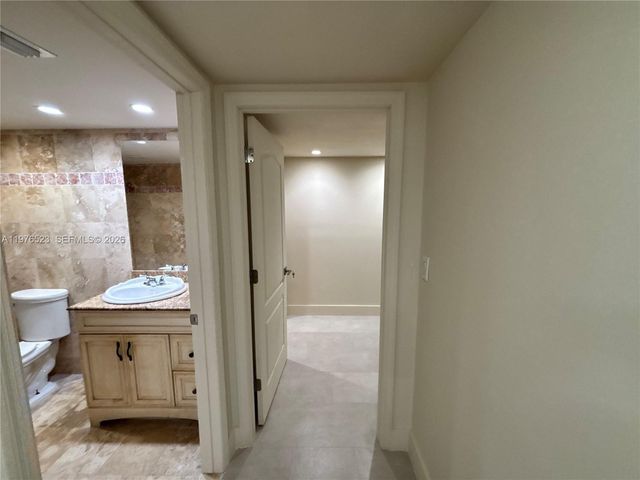 605 Ives Dairy Rd 102-7, Miami, FL 33179