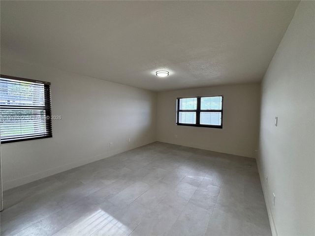 605 Ives Dairy Rd 102-7, Miami, FL 33179