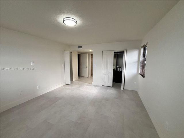 605 Ives Dairy Rd 102-7, Miami, FL 33179