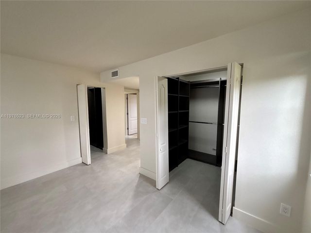 605 Ives Dairy Rd 102-7, Miami, FL 33179