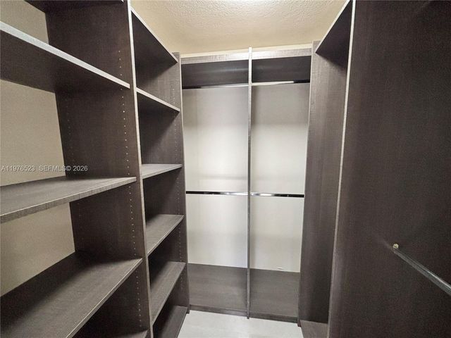 605 Ives Dairy Rd 102-7, Miami, FL 33179