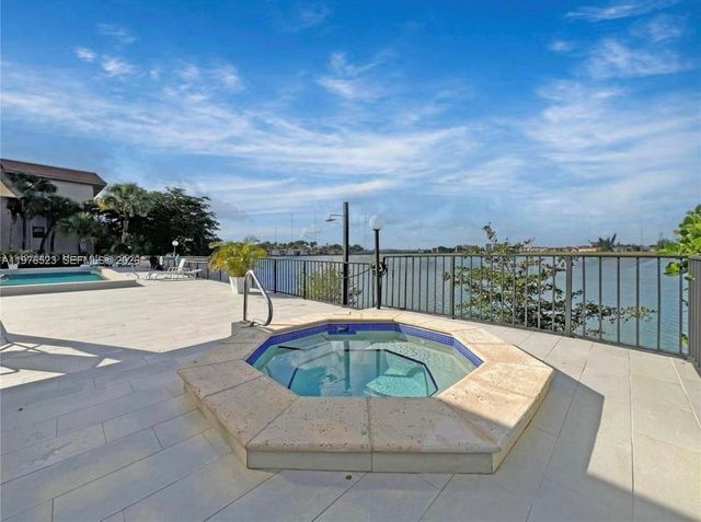 605 Ives Dairy Rd 102-7, Miami, FL 33179