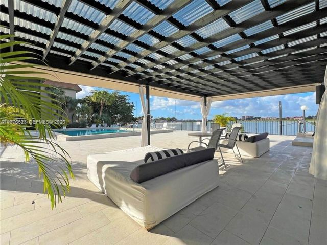 605 Ives Dairy Rd 102-7, Miami, FL 33179