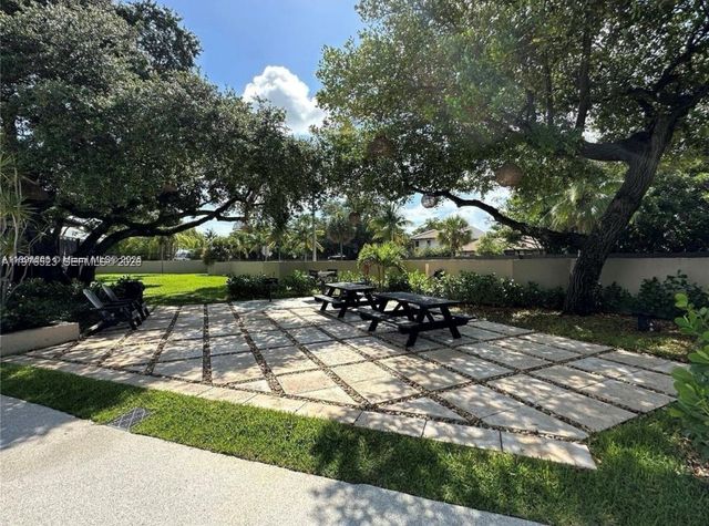 605 Ives Dairy Rd 102-7, Miami, FL 33179