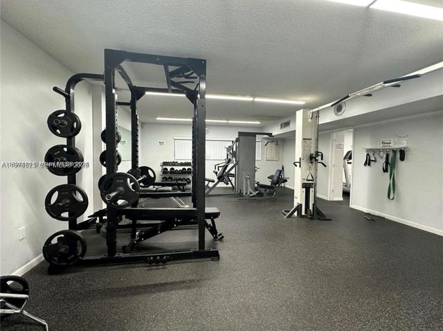 605 Ives Dairy Rd 102-7, Miami, FL 33179