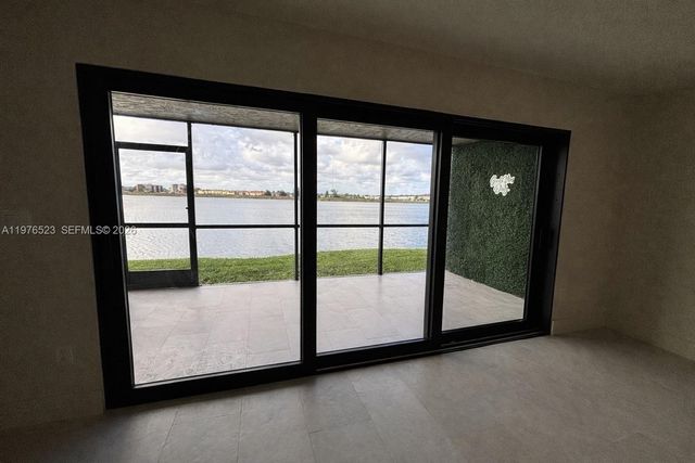 605 Ives Dairy Rd 102-7, Miami, FL 33179