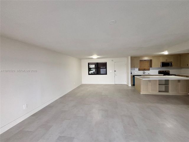 605 Ives Dairy Rd 102-7, Miami, FL 33179