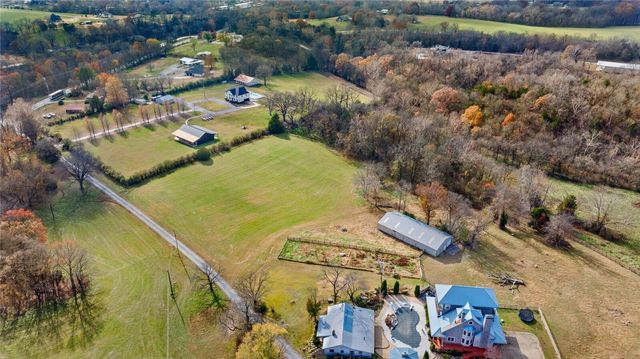 704 E Bowen Boulevard, Fayetteville, AR 72703