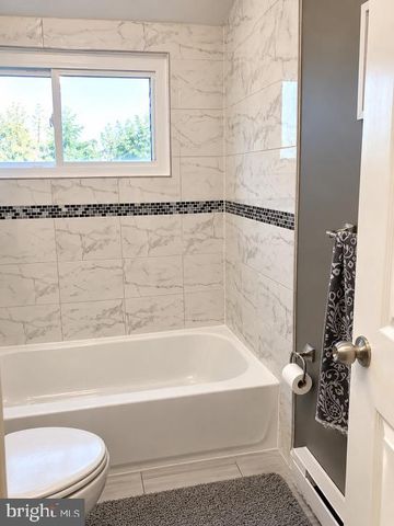 204 ELDERBERRY DR, Levittown, PA 19054
